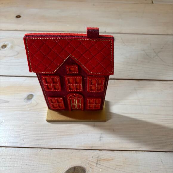 Wondershop NWT Red Felt Fabric Mantle Christmas House - Picture 4 of 5